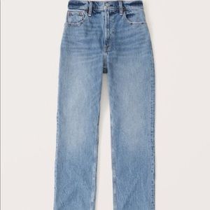 Abercrombie 90s Ultra High Rise Straight Jeans in Medium Wash 24S